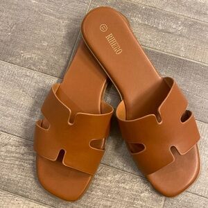 Tan slides similar to Hermes slides.